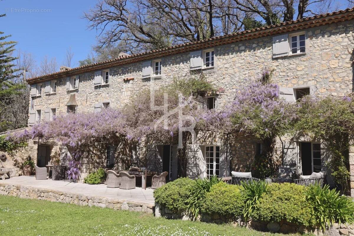 Maison à CHATEAUNEUF-GRASSE