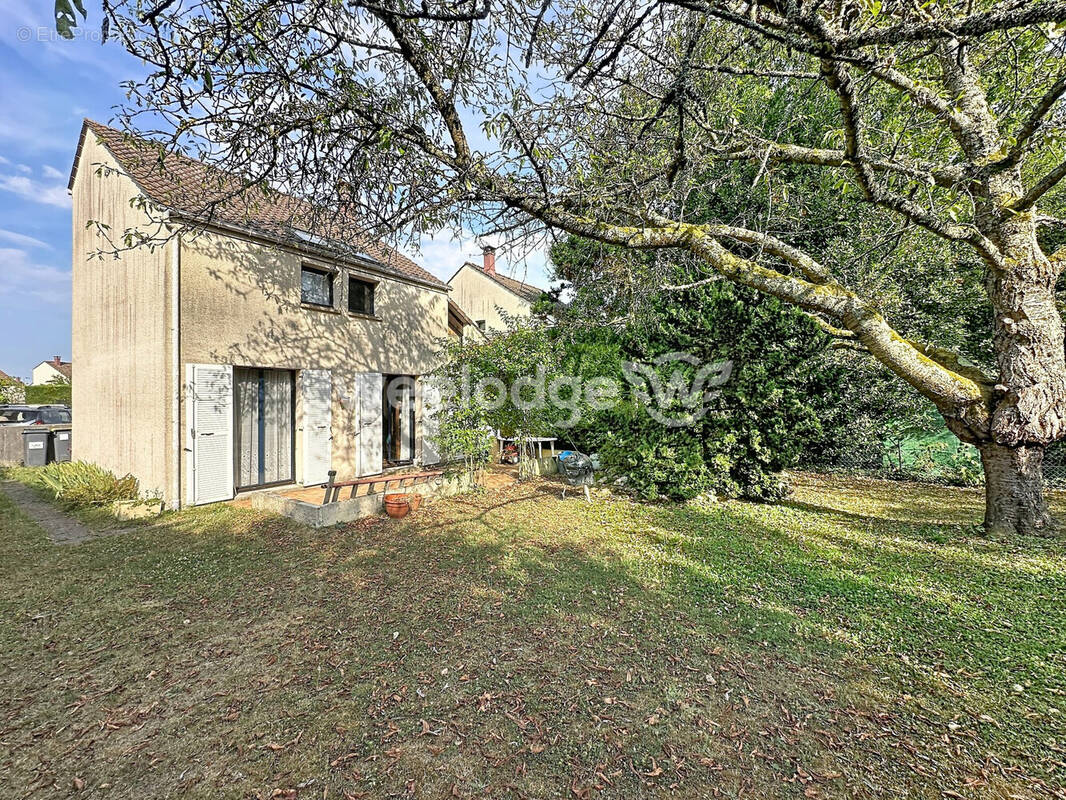 Maison à JOUY-LE-MOUTIER