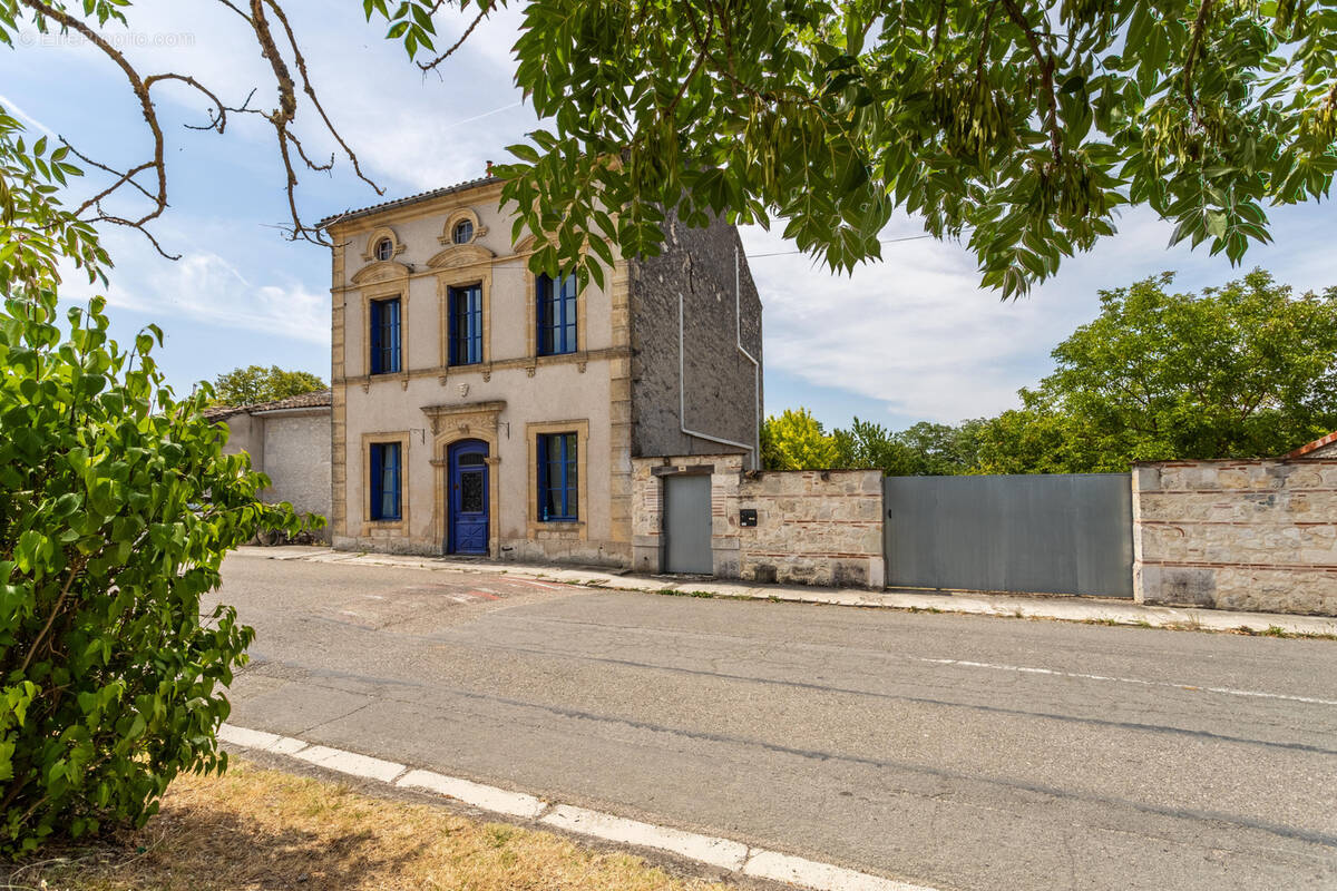 Maison à BEAUVILLE