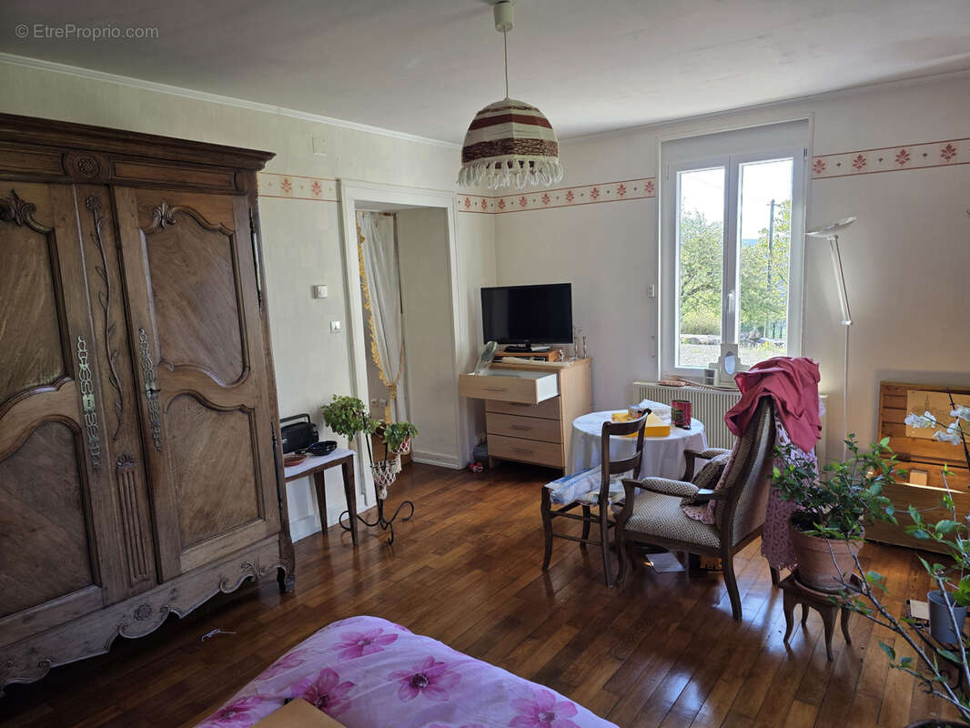 Maison à NEUFCHATEAU