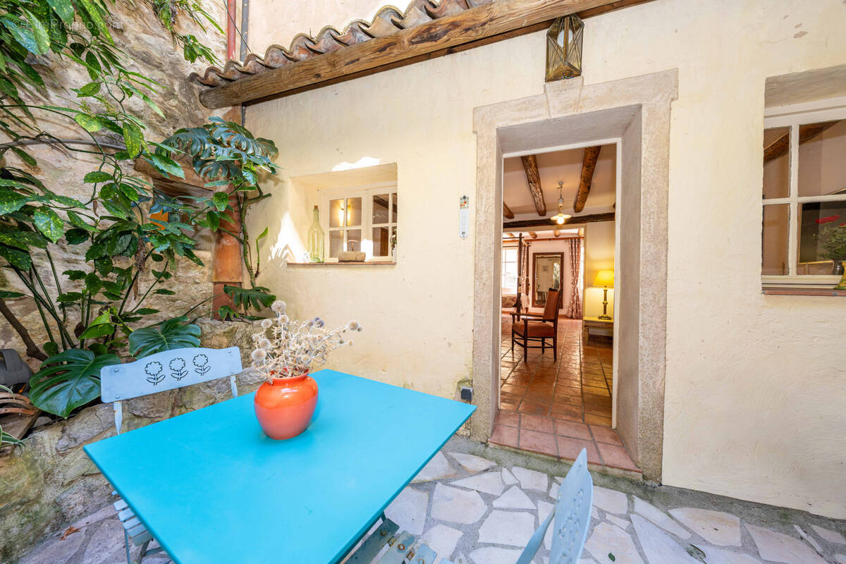 Appartement à TOURRETTES-SUR-LOUP