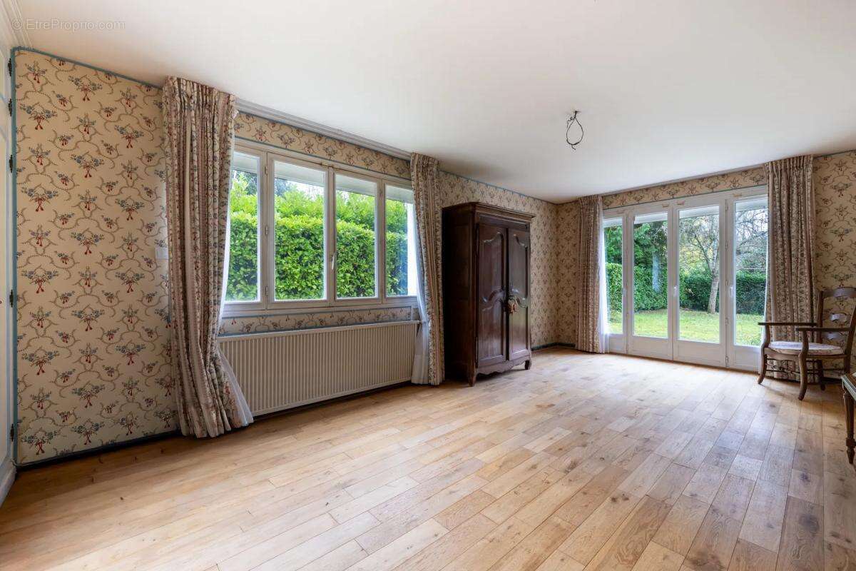 Maison à DAMPIERRE-EN-YVELINES