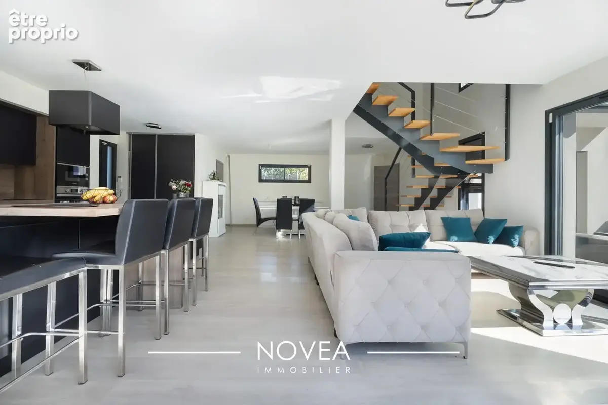 Maison 144 m² à Saint-Maurice-De-Beynost  - photo 8