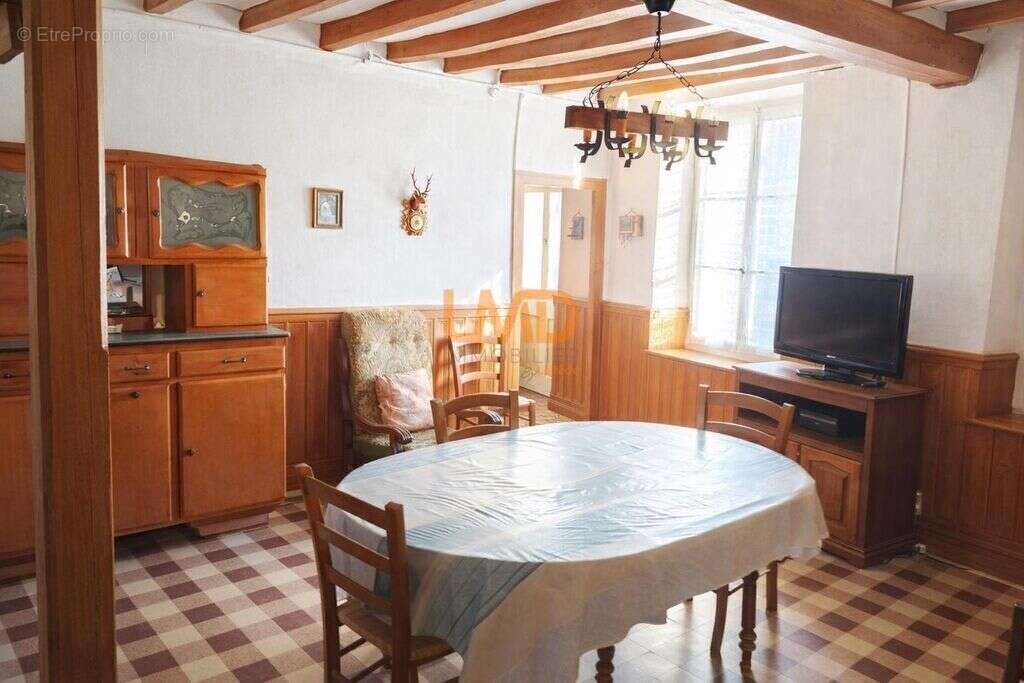 Maison à LA VILLE-AUX-CLERCS