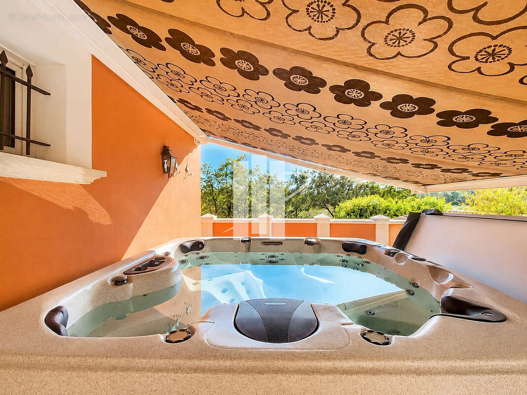 FREJUS - L'élégance et le confort d'une maison où chaque jour a un goût de vacances - photo 13