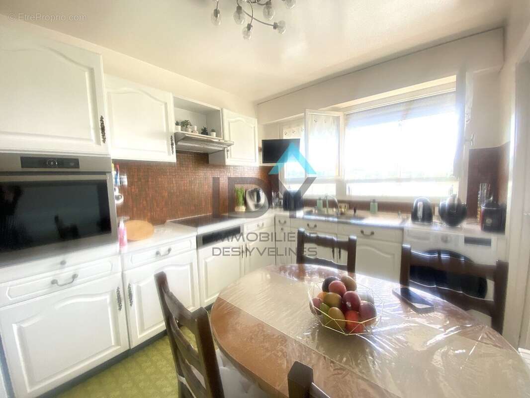 MARLY LE  ROI. Auguste Renoir. Appartement 3 pièces de 70 m² avec loggia de 14 m² - photo 3