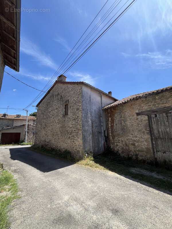 Maison à COMPREIGNAC