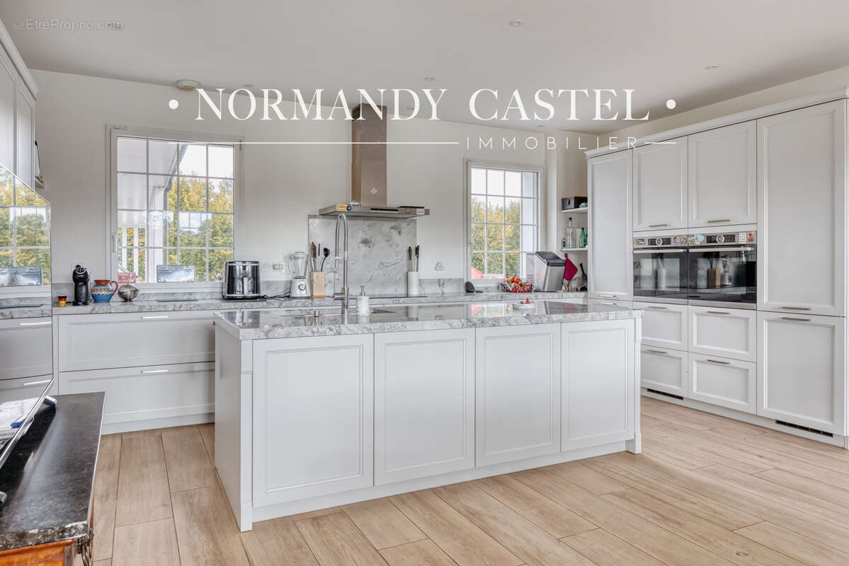 Maison à SAINT-ETIENNE-LA-THILLAYE