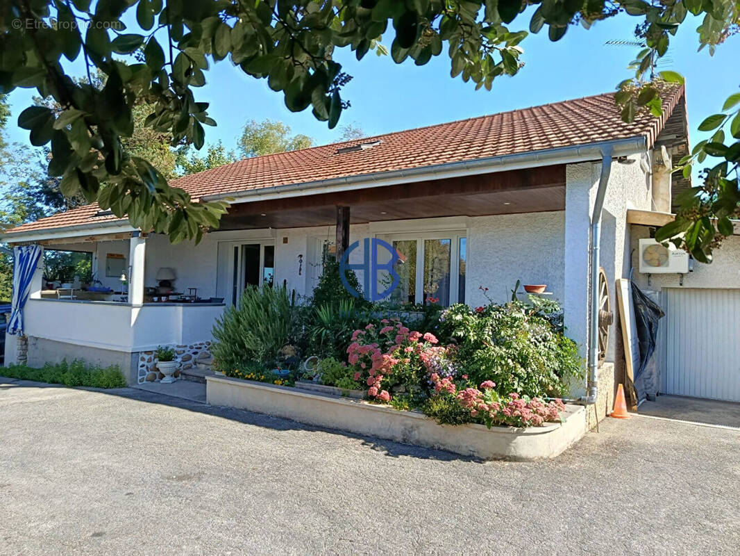 Maison à SAINT-JEAN-DE-BOURNAY