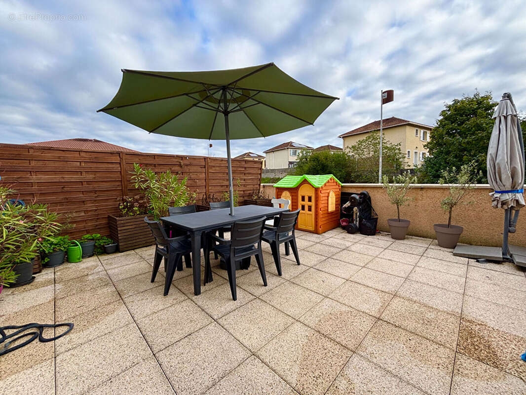 Appartement à PONT-DE-CHERUY