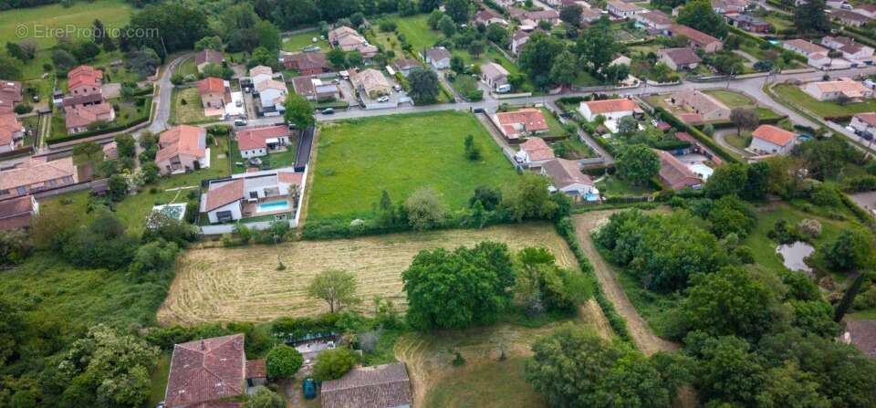 Terrain 587 m² à Noe  - photo 2