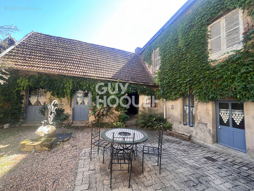 Appartement à TOULON-SUR-ARROUX