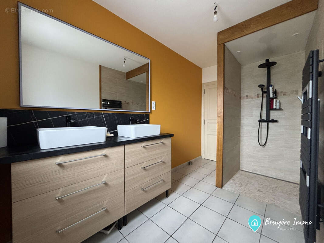 Maison à MONDREPUIS