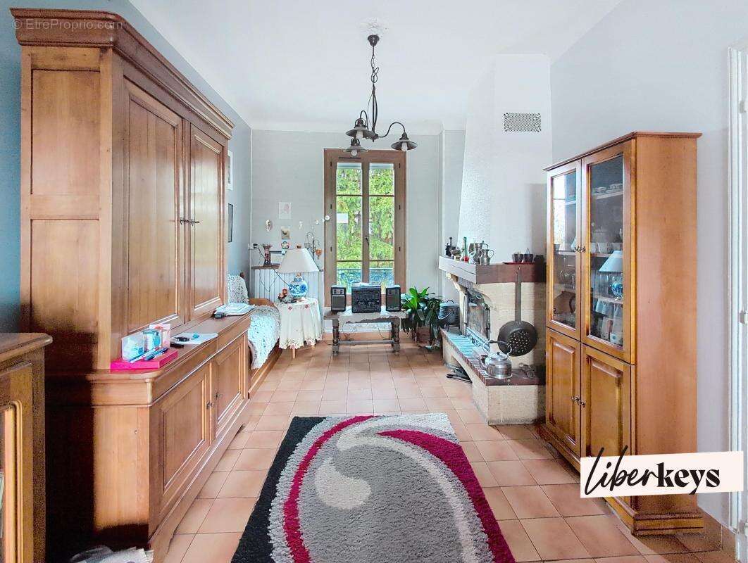 Maison à SAINT-CLEMENT-DES-LEVEES