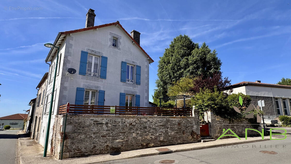 Maison à MONTEMBOEUF