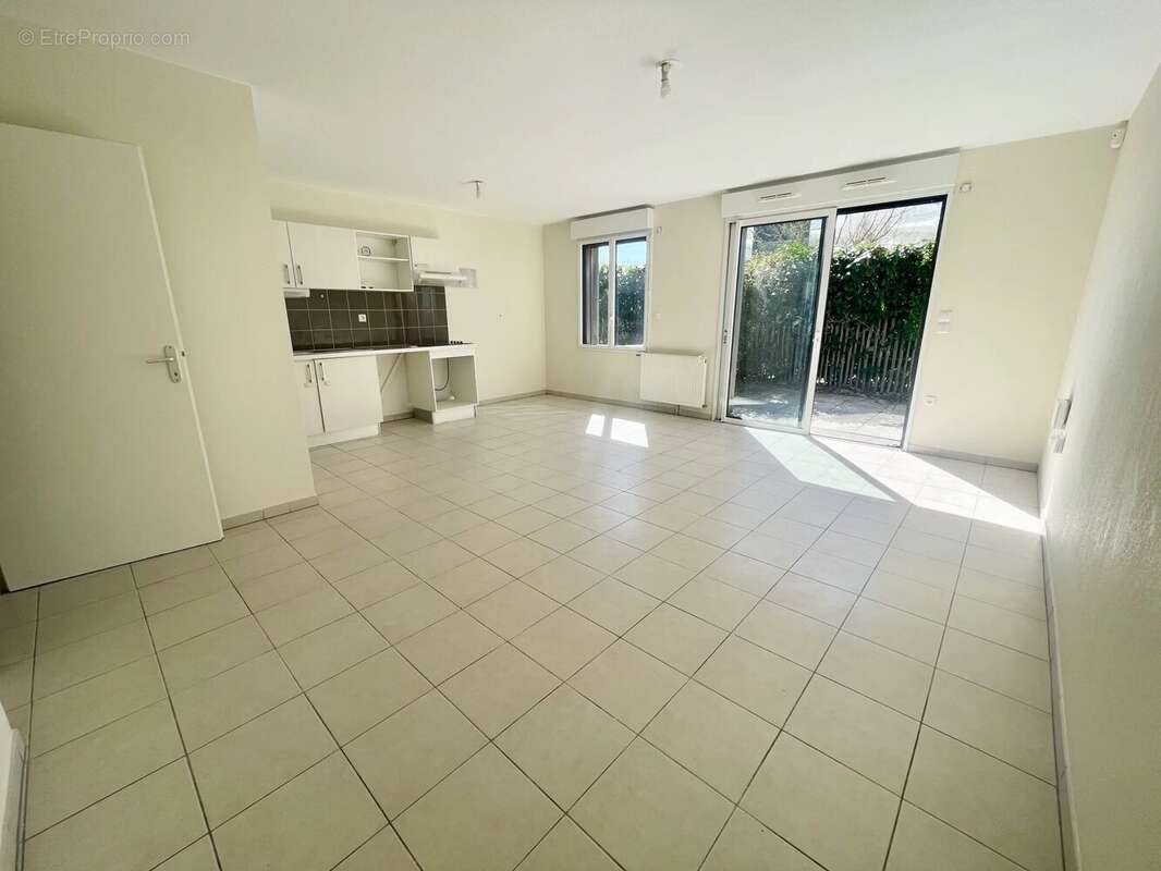 Appartement à BEAUZELLE