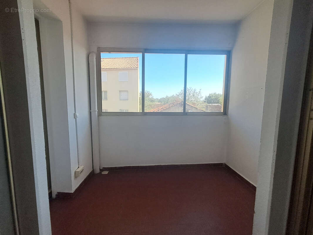 T3 lumineux de 66m2 avec balcon et loggia à Vendre à Salon-de-Provence à deux pas du Centre Ville - photo 7