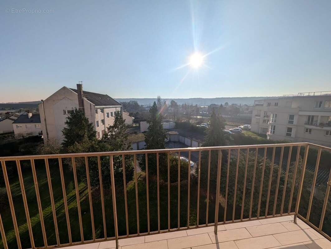 Appartement à LES CLAYES-SOUS-BOIS