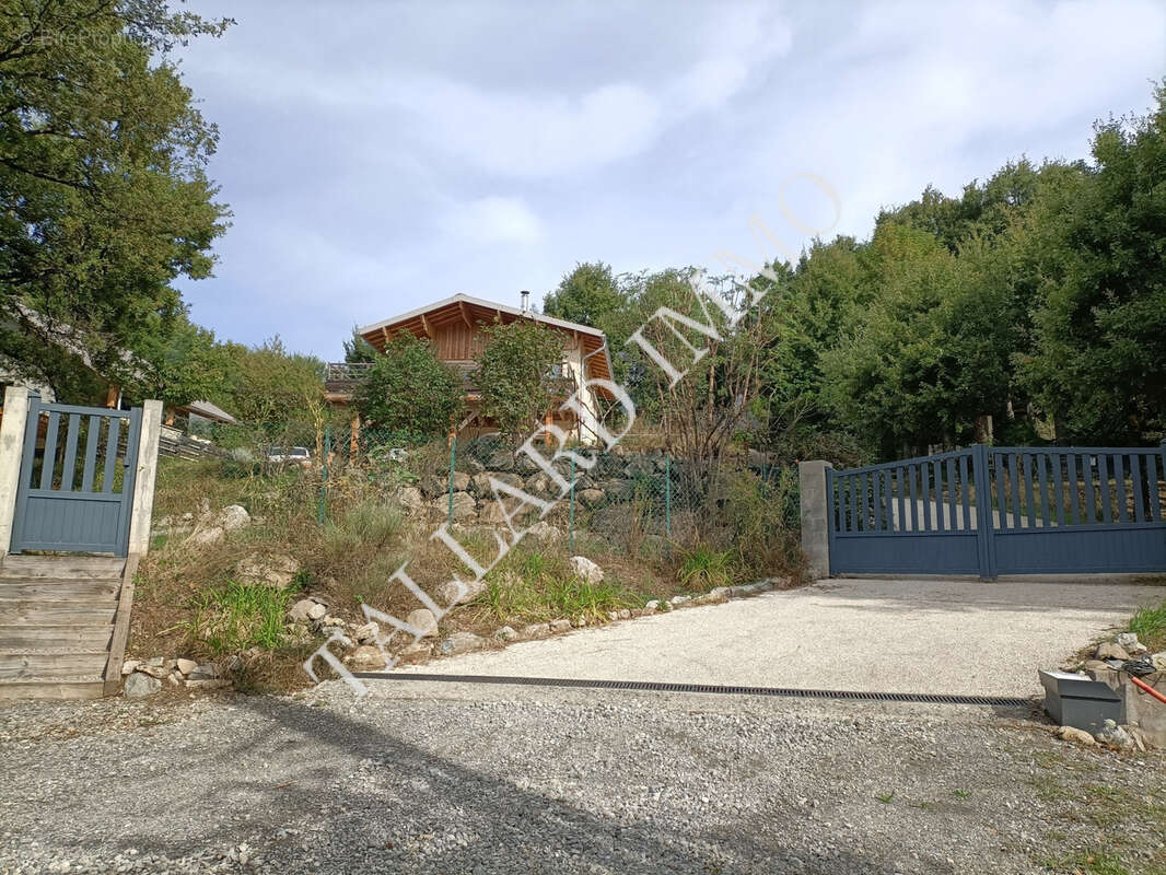Maison à PRUNIERES