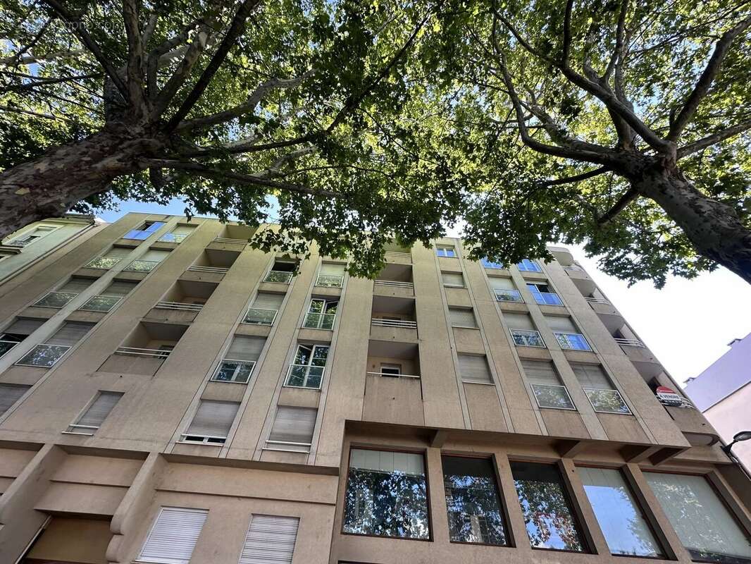 T4 lumineux de 87 m² avec balcon, ascenseur et garage en option – Secteur Gare - photo 15