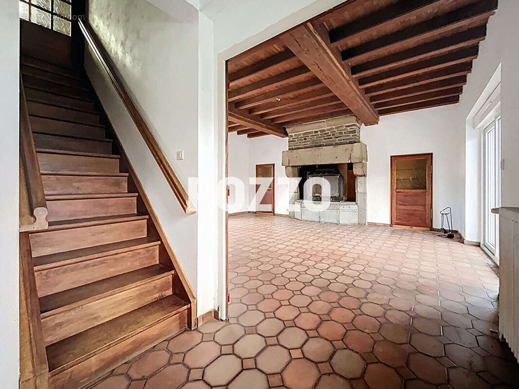 A VENDRE - Juvigny Les Vallées - Maison 6 pièce(s) 135.3 m² - Terrain - Dépendances - photo 5