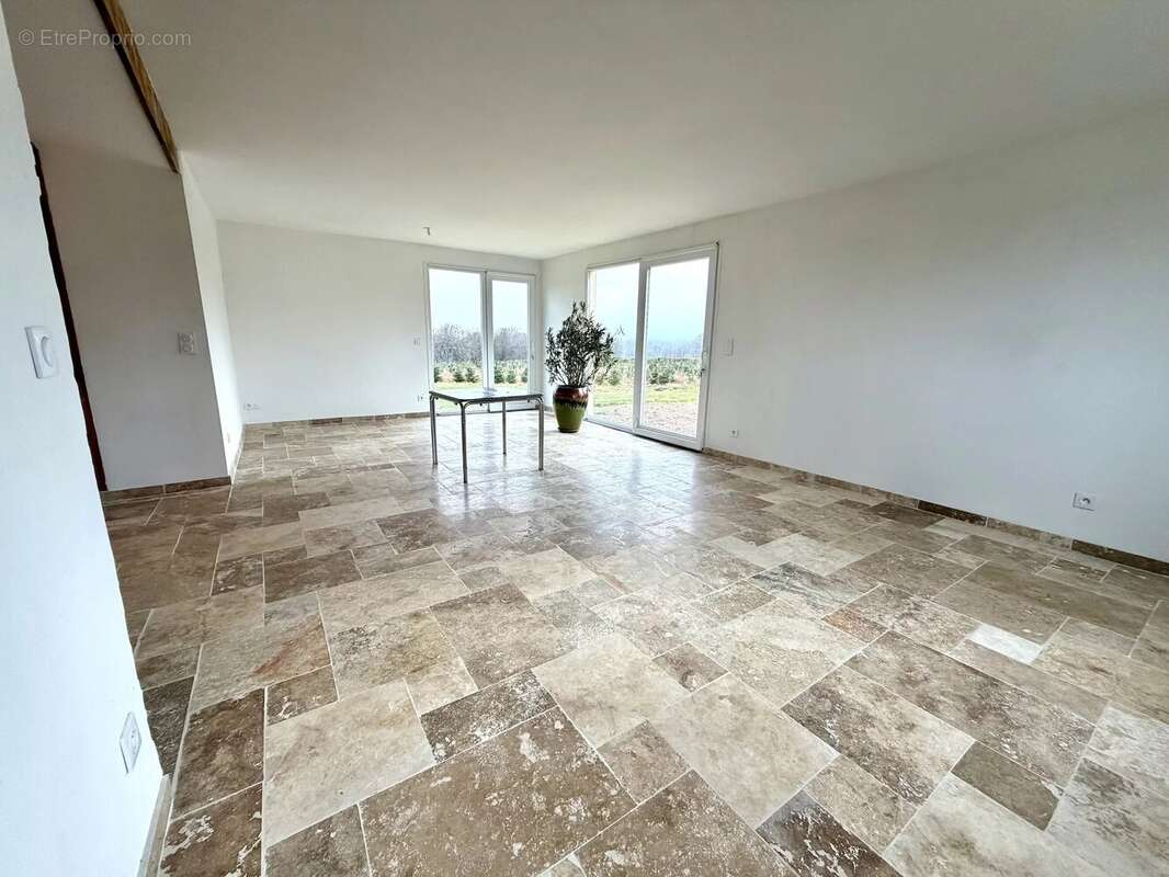 Maison à DUN-LES-PLACES