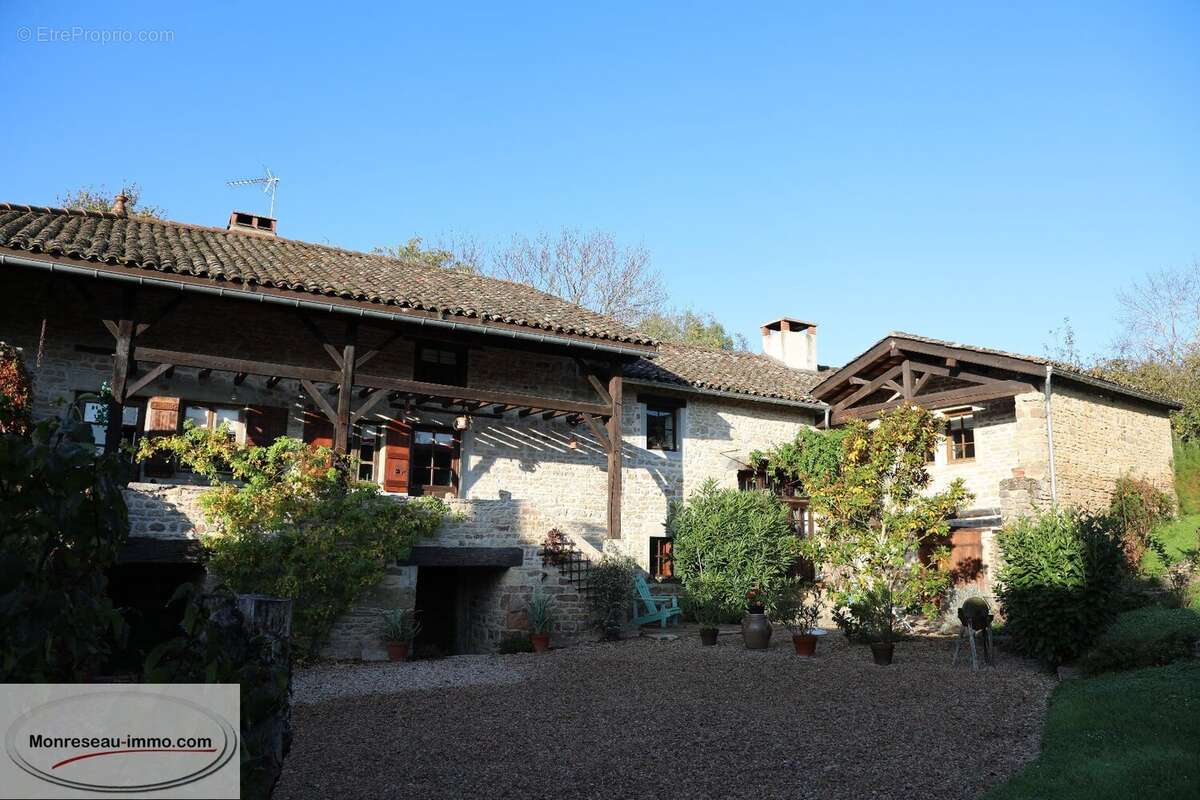 Maison à LA ROCHE-VINEUSE