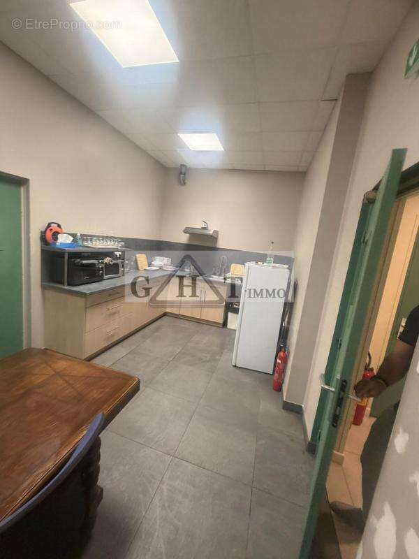 Entrepot bureaux 1292m2 a noisy-le-grand a la vente - photo 13