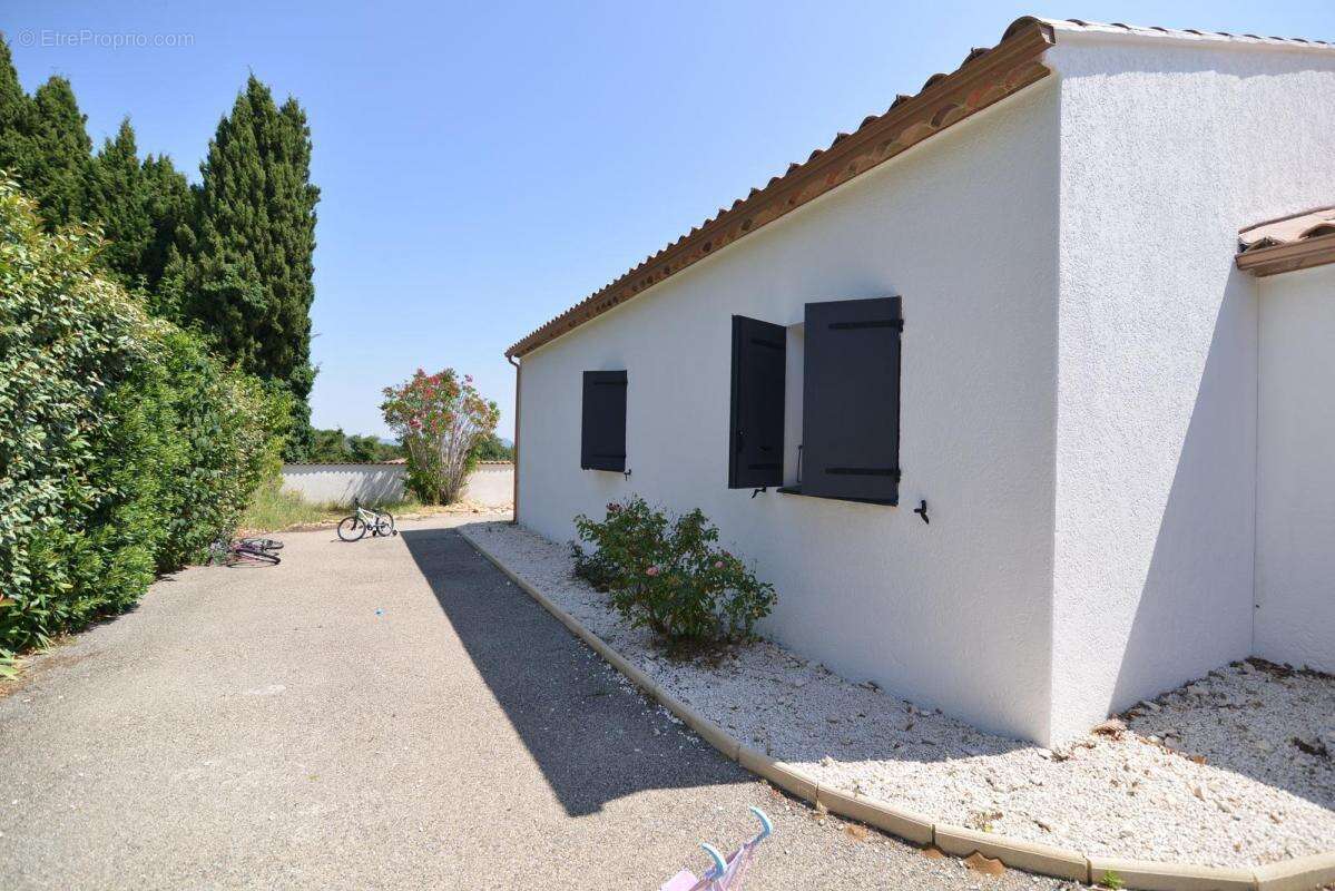 Maison à SAINT-VICTOR-LA-COSTE