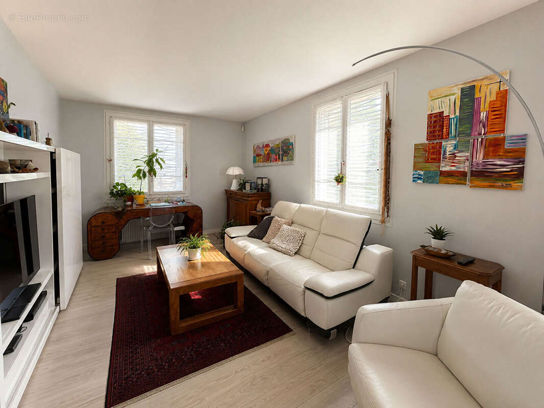 Royat - Maison avec panorama, jardin, terrasses et spa / 7 Pièces principales / 185 m² / Parcelle 942 m² - photo 6