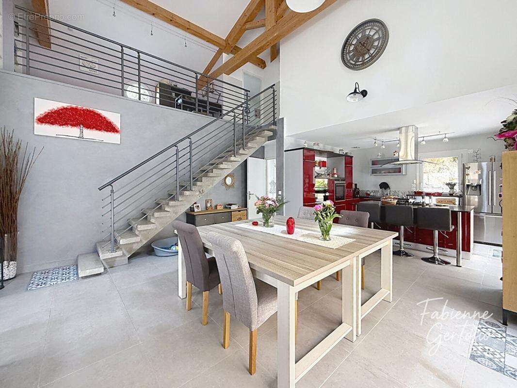 Maison à SOLLIES-TOUCAS