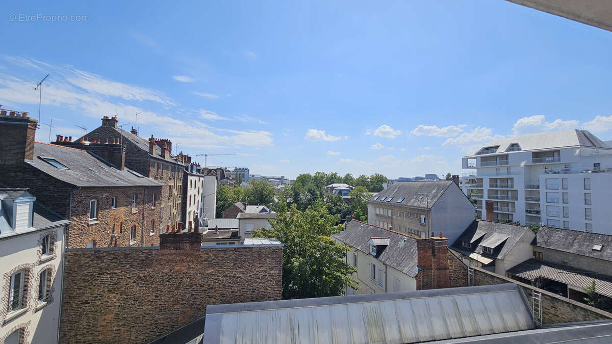 Situation idéale pour cet appartement (73 m2) récent, avec terrasse et stationnement. - photo 4