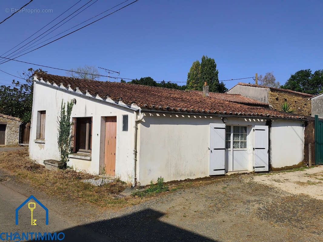 Maison ancienne de plain-pied à rénover   Secteur Bournezeau - photo 2