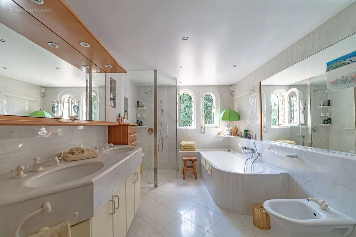 Maison à ROQUEFORT-LES-PINS