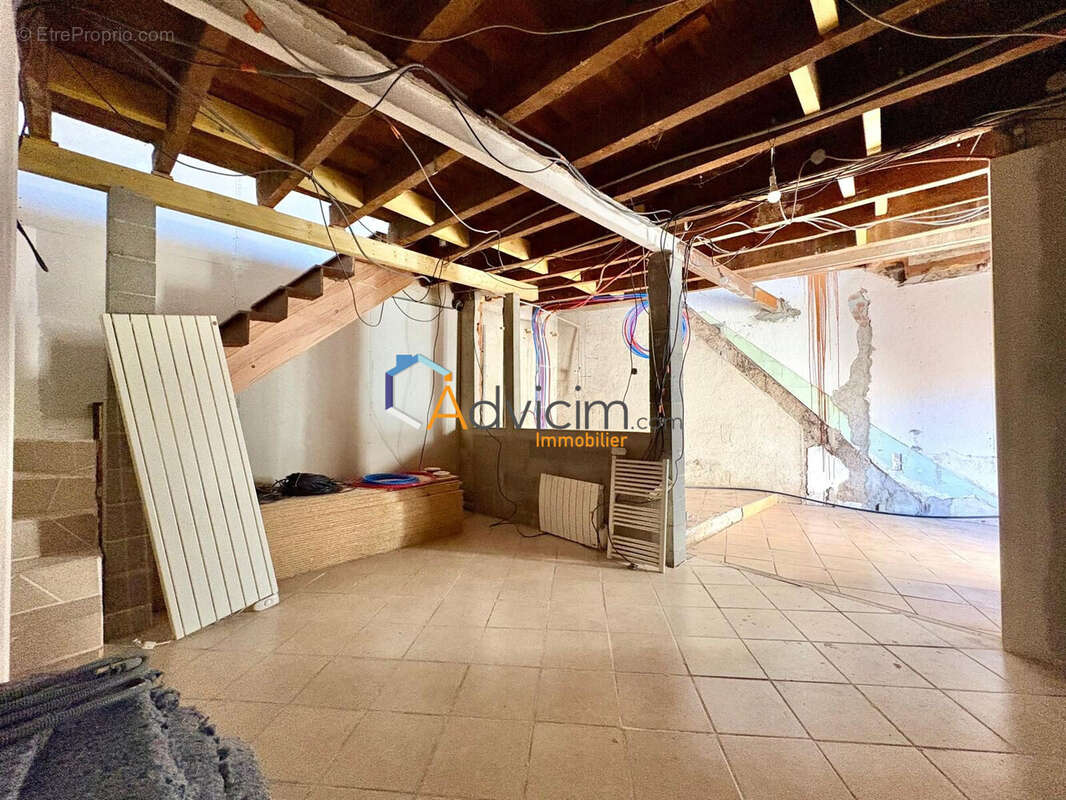 Maison à SURY-LE-COMTAL