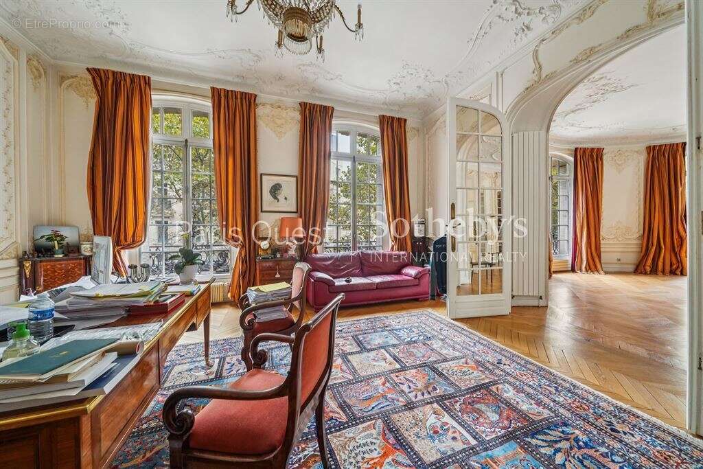 Appartement à PARIS-16E
