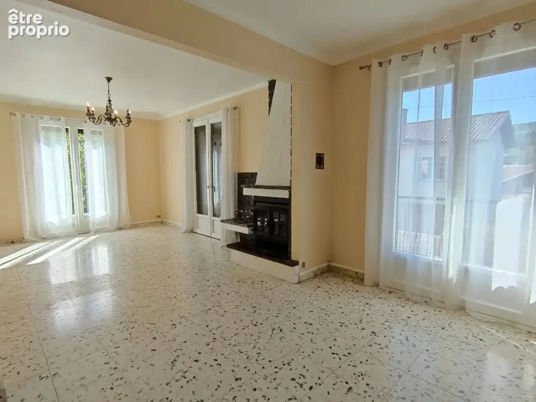 Maison 5 pièces avec  garage et jardin au calme - photo 4