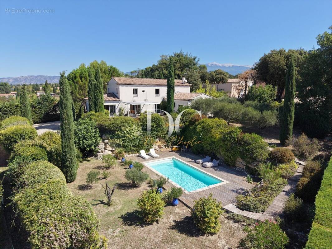 Maison 280 m² à Mormoiron  - photo 1