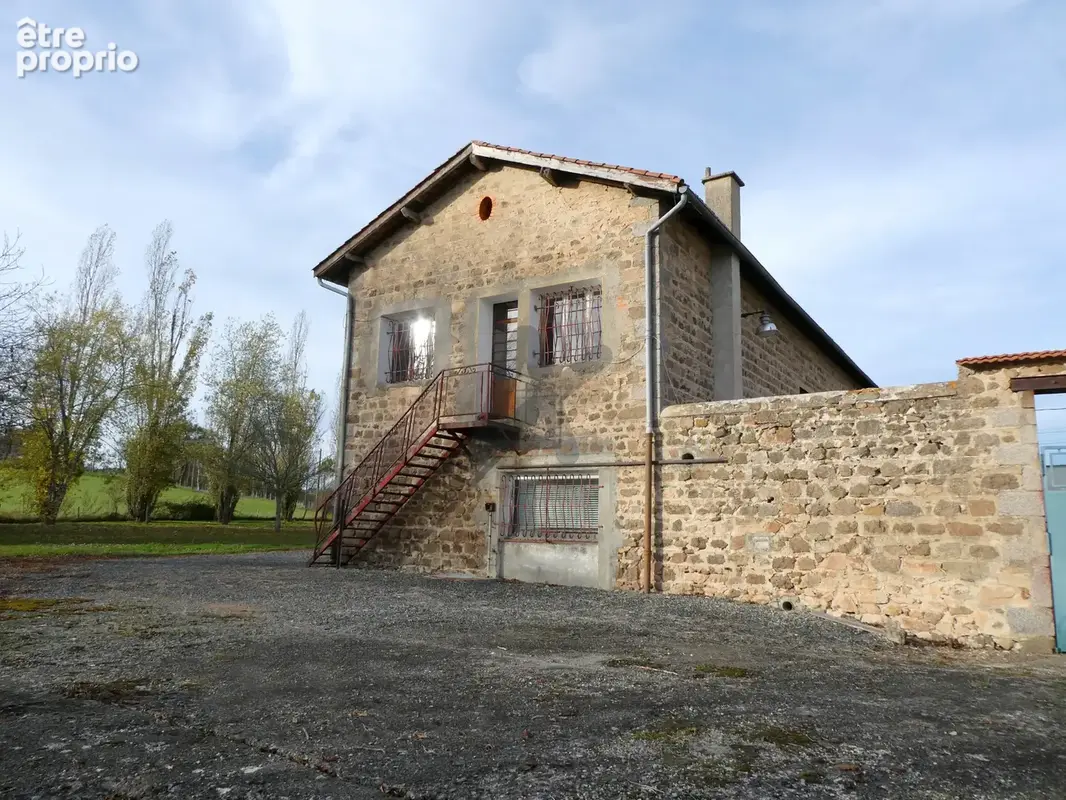 Grande dépendance en pierre de plus de 400 m2 avec 2800 m2 de terrain - photo 10