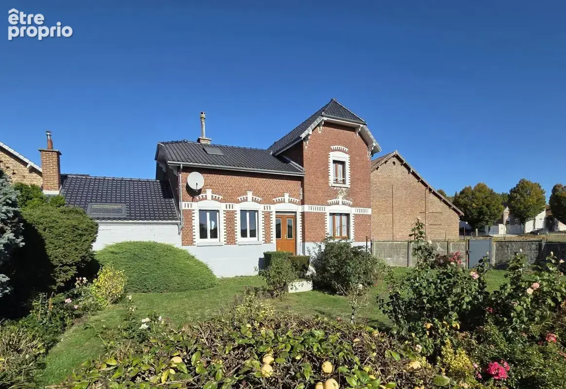 Corps de ferme 143m² hab ac 18 000m² grange et ecurie 350m² - photo 1