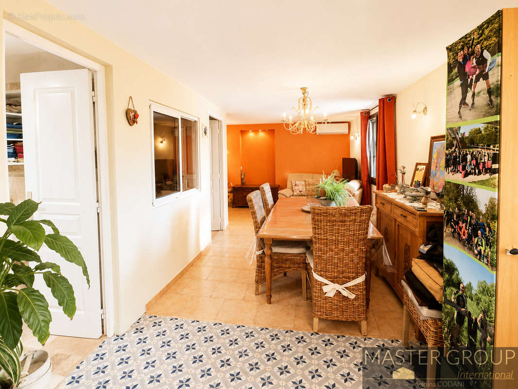 AJACCIO   Superbe villa de près de 200 m2 avec piscine, 6 chambres, deux appartements indépendants, garage et - photo 21
