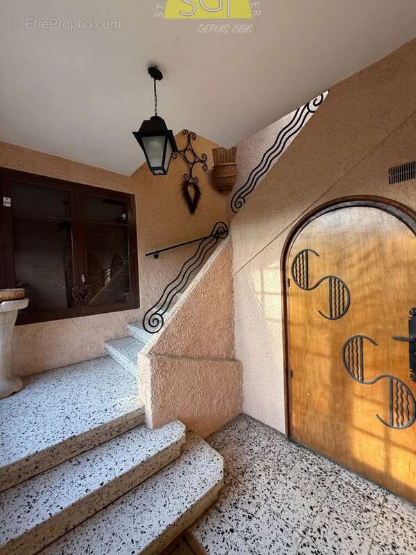 Maison à SAINT-GENIS-DES-FONTAINES