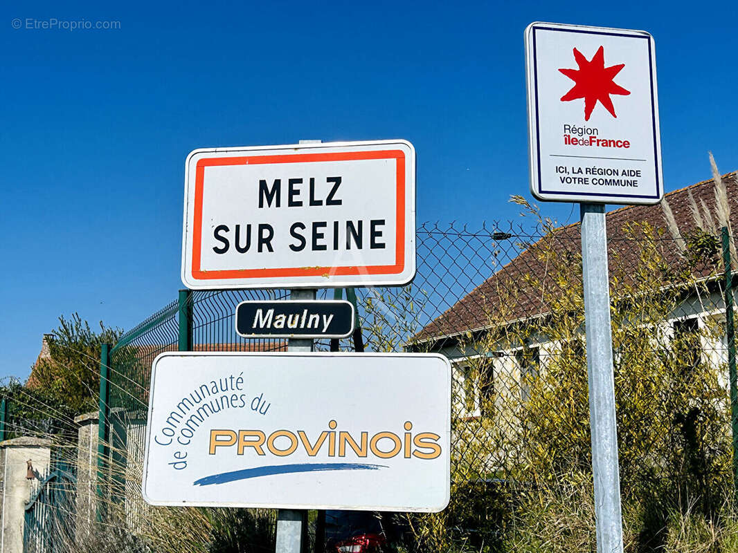 Terrain à MELZ-SUR-SEINE