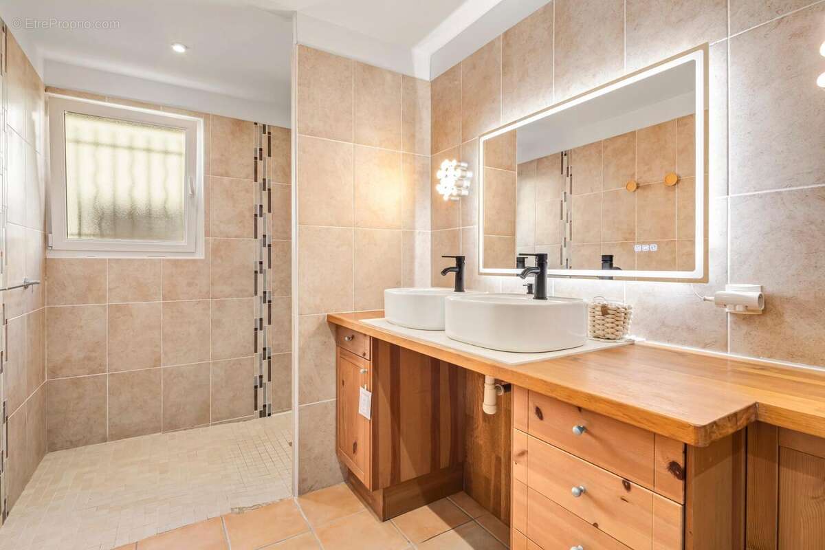 Maison 165 m² à Sainte-Marie  - photo 9