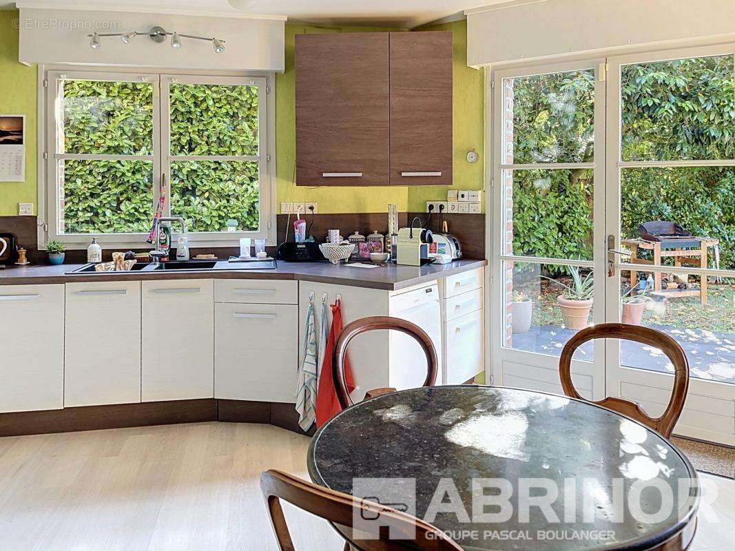 Maison d'architecte individuelle de semi plain-pied de 187 m² habitables - 6 chambres dont une suite parentale - photo 3