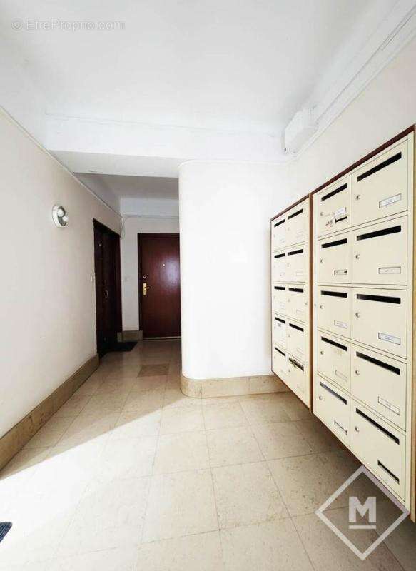 Opportunité : Charmant Appartement de 22m² en Bon État aux Catalans Pharo, Marseille 7ème - photo 5