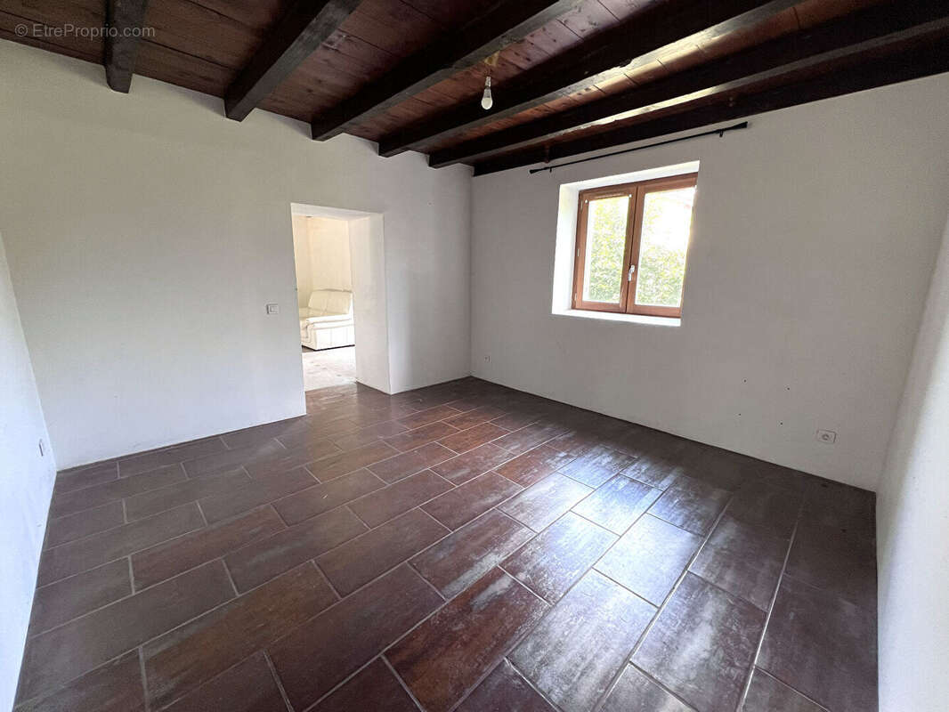VONNAS : Charmante fermette avec dépendance aménageable et terrain constructible à Vonnas - photo 6