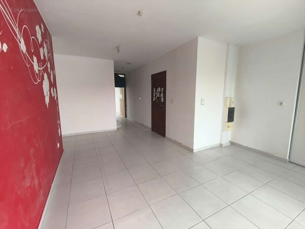 Appartement T2 avec ascenseur - 47m2 - centre-ville de CAYENNE - photo 3