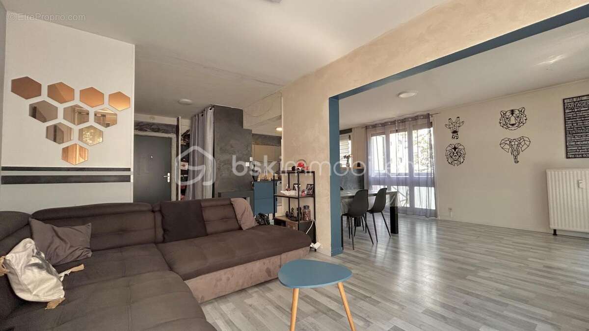 Spacieux T5 de 105 m² avec place de parking et cave – Résidence sécurisée - photo 4