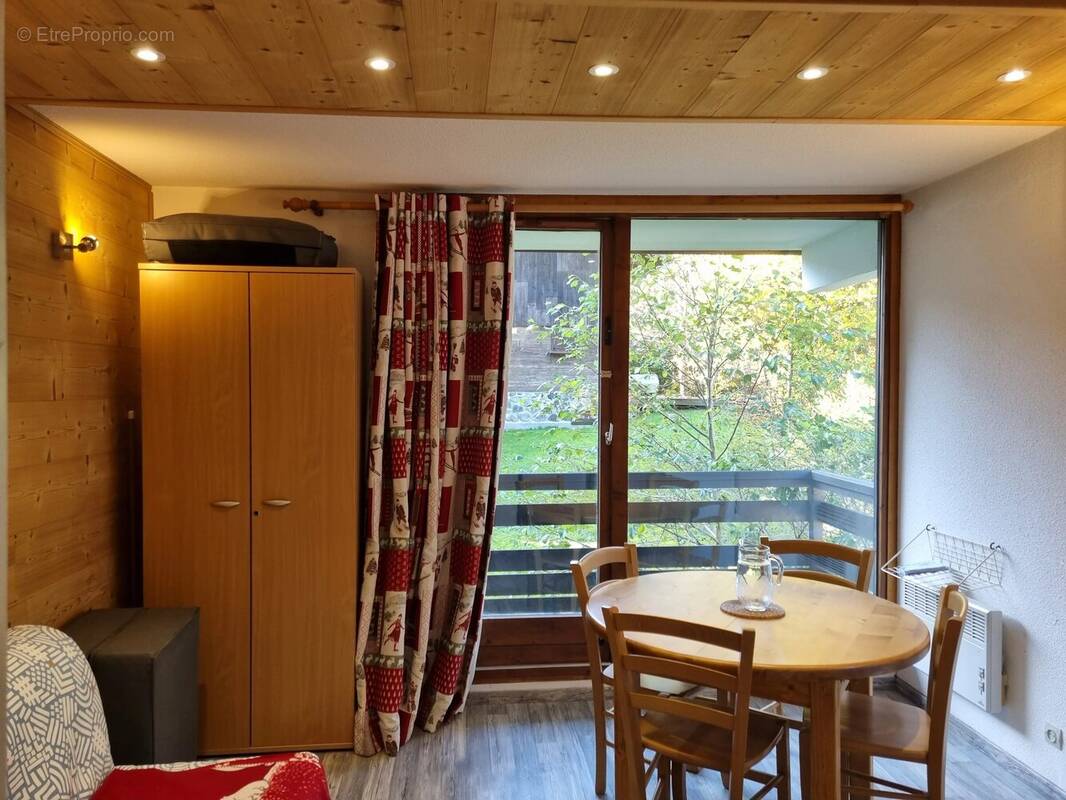 Appartement à MORILLON